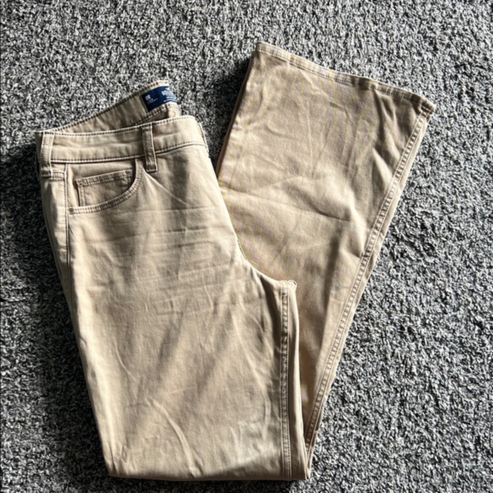 Hollister Mid-Rise Bootcut Pants in Tan 10 Excellent Condition